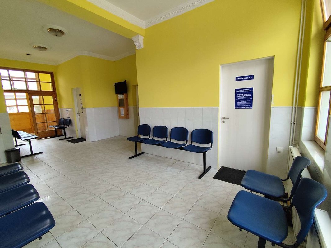 Váróterem Gyömrőn